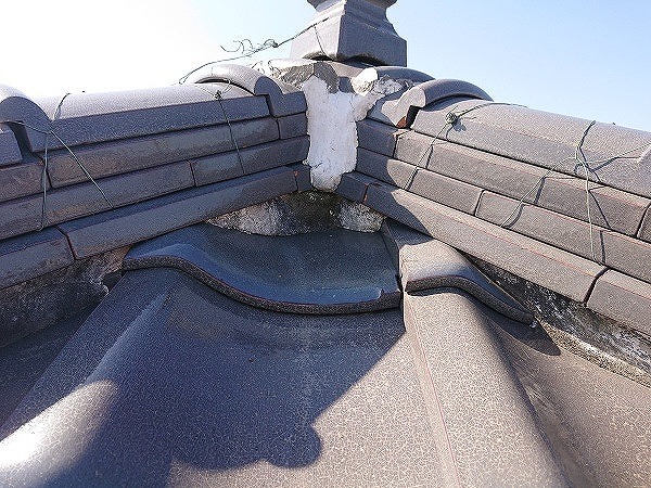 多治見市で瓦屋根の漆喰剥離と木部劣化を確認、外壁塗装・シーリング工事を提案